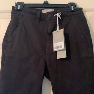 Everlane Slim Leg Crop Pant in Washed Black - 2